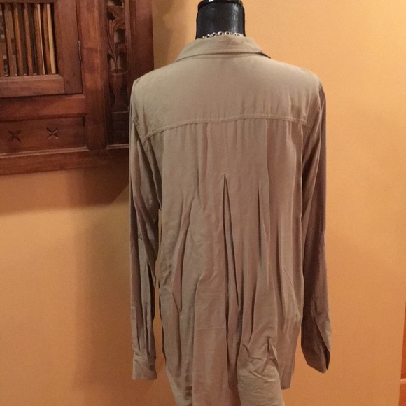 🍍Beige button down🍍 - Picture 3 of 4